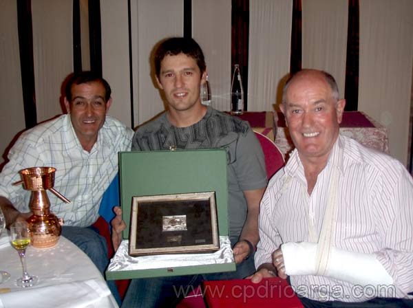 Jose Antonio Tanarro con el trofeo al tercer puesto tanarro
