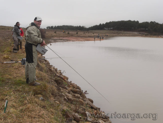 Ernesto Ruiz pescando en la manga de mañana