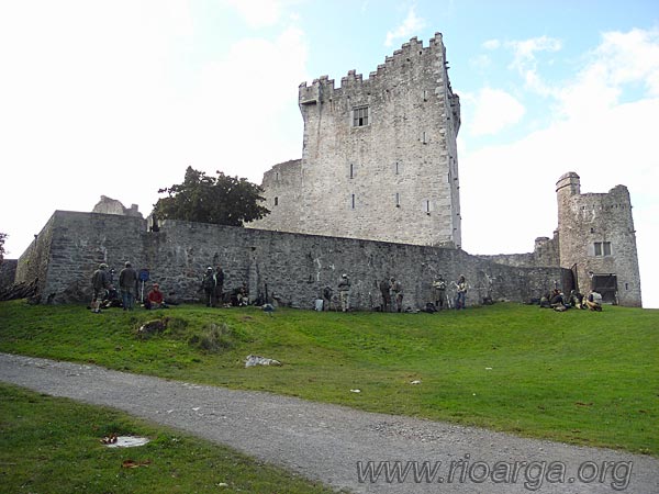 Esprando a la manga de la tarde junto a Rooss castle castillo-esperando