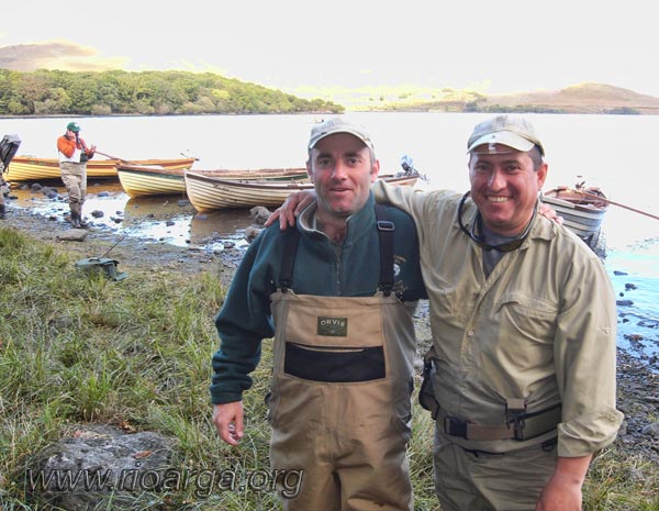 Con Michael, del equipo Irlandes en una manga en el lago Caragh con-Michael