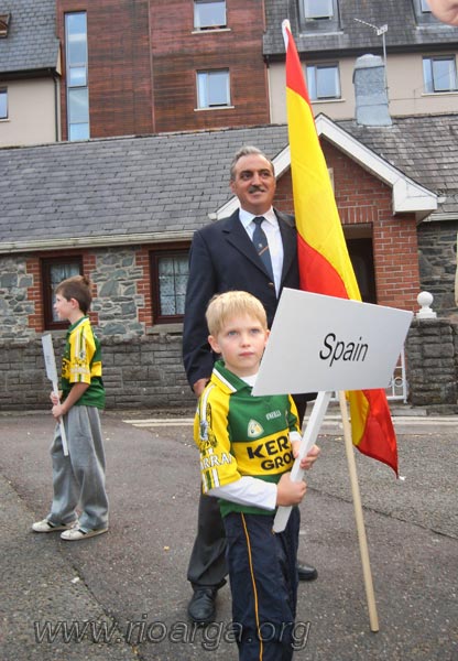 Vemos a Norberto en el desfile de inaguración del Europeo desfile-norberto