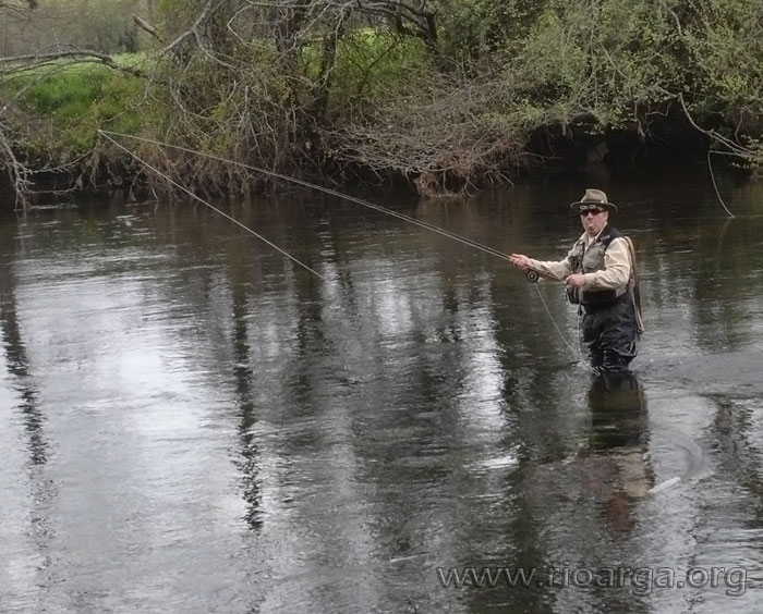 Alberto saludando a la afición