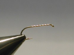 Sujetamos el anzuelo en el torno foto1