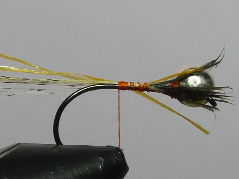 Añadimos el hilo plástico de la bolsa de patatas