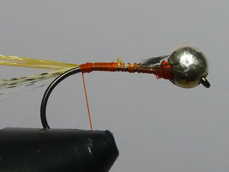 LLevamos hacia atrás el hilo de montaje