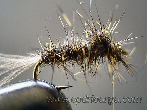 Cubrimos prácticamente toda la longitud del anzuelo con oreja de liebre cdc1 3