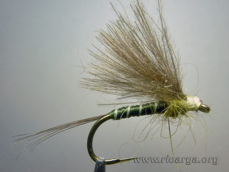 Baetis Rhodani con pluma de culo de pato 10