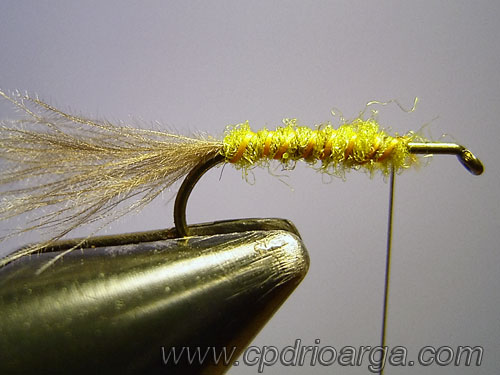 Brincamos el cuerpo con el hilo naranja. 6