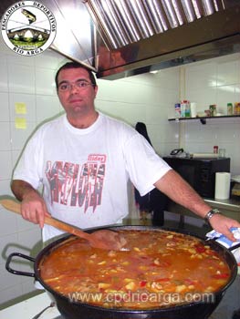 José Antonio y el calderete que nos preparó cocinero