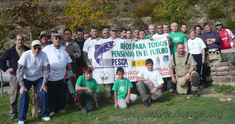 Grupo de limpieza en el río Arga 2009 grupo