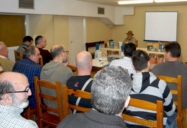 Presentación en Pamplona del libro Delirios de un pescador a mosca, escrito por Guy Roques presentacion-libro