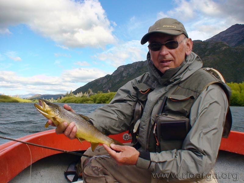 Pepe con una marrón