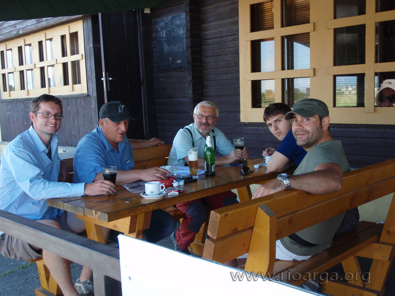 La cuadrilla tomando un respiro